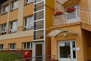 Roboty budowlane w zakresie budowy windy i przebudowy istniejącego podjazdu przed wejściem do SP w Brzezinach - img_2808.jpg