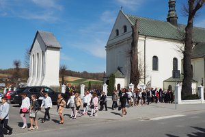 uroczyste-nadanie-sztandaru-szkole-podstawowej-im-tadeusza-marii-kantora-w-wielopolu-skrzynskim - 20180406_0004.jpg