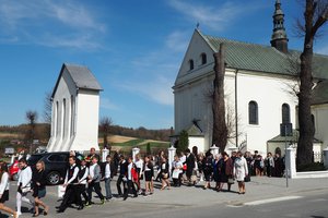 uroczyste-nadanie-sztandaru-szkole-podstawowej-im-tadeusza-marii-kantora-w-wielopolu-skrzynskim - 20180406_0005.jpg