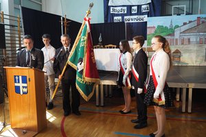 uroczyste-nadanie-sztandaru-szkole-podstawowej-im-tadeusza-marii-kantora-w-wielopolu-skrzynskim - 20180406_0019.jpg