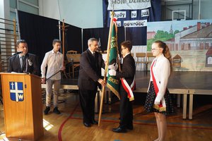 uroczyste-nadanie-sztandaru-szkole-podstawowej-im-tadeusza-marii-kantora-w-wielopolu-skrzynskim - 20180406_0020.jpg