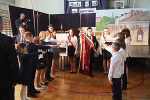 uroczyste-nadanie-sztandaru-szkole-podstawowej-im-tadeusza-marii-kantora-w-wielopolu-skrzynskim - 20180406_0023.jpg