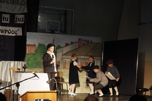 uroczyste-nadanie-sztandaru-szkole-podstawowej-im-tadeusza-marii-kantora-w-wielopolu-skrzynskim - 20180406_0025.jpg