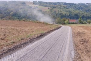 Modernizacja drogi do gruntów rolnych w m. Wielopole Skrzyńskie - img_20240918_084710.jpg