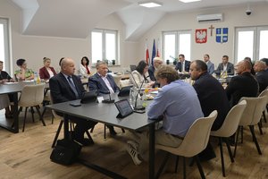 XV Sesja Rady Gminy w Wielopolu Skrzyńskim - img_1898.jpg