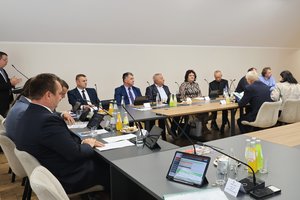 XV Sesja Rady Gminy w Wielopolu Skrzyńskim - img_1911.jpg