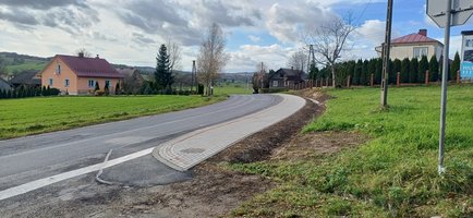 Przebudowa drogi wojewódzkiej nr 986 polegająca na budowie chodnika w km 30+590 - 30+784 strona lewa w m. Glinik