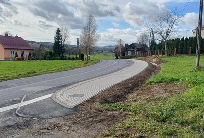 Przebudowa drogi wojewódzkiej nr 986 polegająca na budowie chodnika w km 30+590 - 30+784 strona lewa w m. Glinik