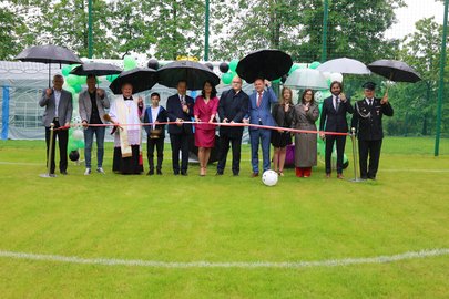Uroczyste otwarcie sportowego boiska wielofunkcyjnego przy Szkole Podstawowej im. Świętego Jana Pawła II w Gliniku
