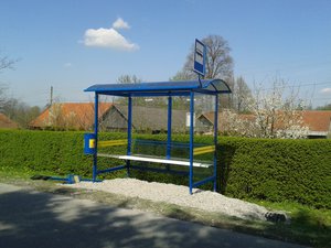 Zakup wraz z montażem wiaty przystankowej przy drodze powiatowej w miejscowości Nawsie