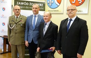 Uroczyste wręczenie medali za Zasługi dla Obronności Kraju