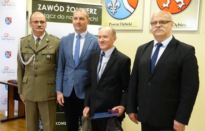 Uroczyste wręczenie medali za Zasługi dla Obronności Kraju