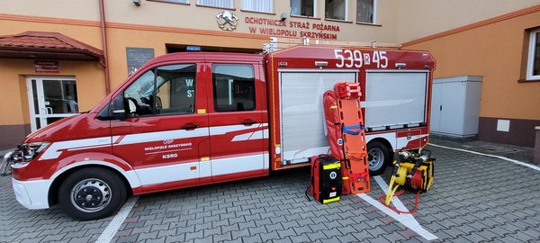 Zakup sprzętu ratowniczego wykorzystywanego w akcjach ratowniczych dla jednostki OSP Wielopole Skrzyńskie w ramach Darowizny otrzymanej z Fundacji PKO Banku Polskiego.