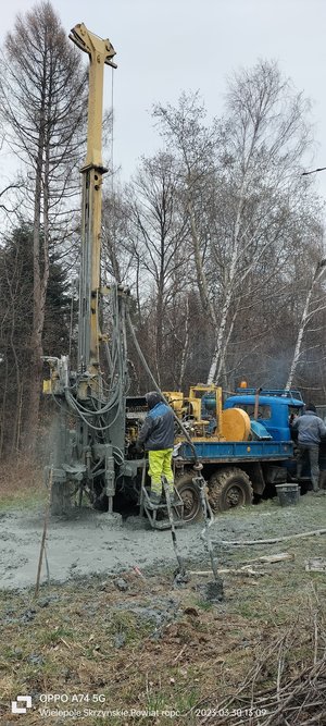 Wykonanie otworu poszukiwawczego za wodą w miejscowości Broniszów.