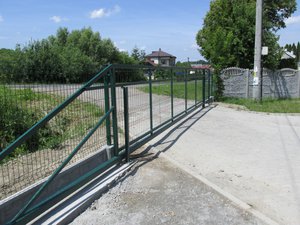 Wykonanie ogrodzenia na Ośrodku Sportu w Wielopolu Skrzyńskim