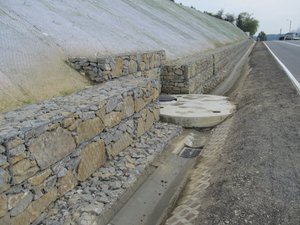 Zabezpieczenie osuwiska w ciągu drogi wojewódzkiej 986 Tuszyma - Ropczyce - Wiśniowa w miejscowości Wielopole Skrzyńskie