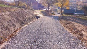 „Modernizacja dróg wewnętrznych Nawsie k. Potwora oraz Nawsie na Bykowskich”