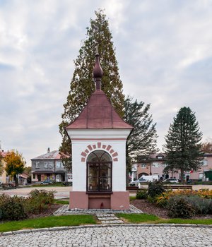 Odnowa – remont konserwatorski zabytkowej kapliczki św. Sebastiana i św. Floriana zlokalizowanej na rynku w Wielopolu Skrzyńskim