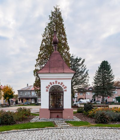 Odnowa – remont konserwatorski zabytkowej kapliczki św. Sebastiana i św. Floriana zlokalizowanej na rynku w Wielopolu Skrzyńskim